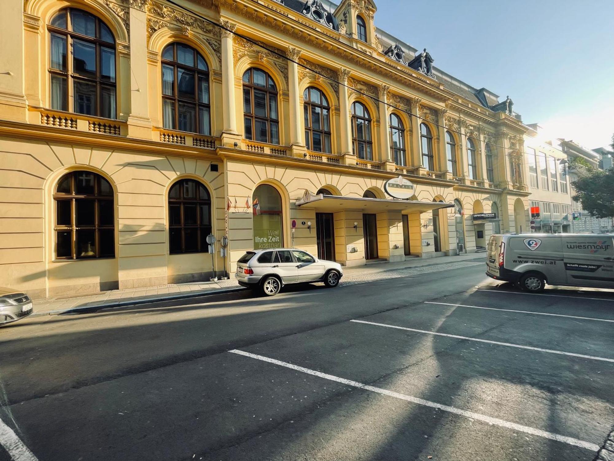 Salon Des Fleurs Linz-Landstrasse Apartman Kültér fotó